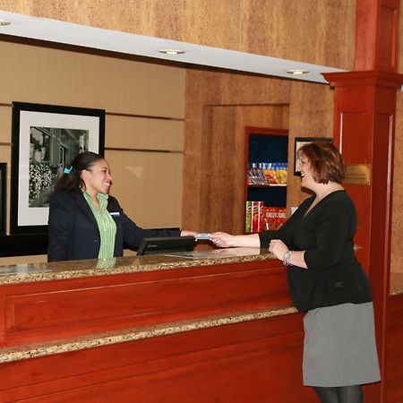 Hampton Inn Woodbridge Interior photo