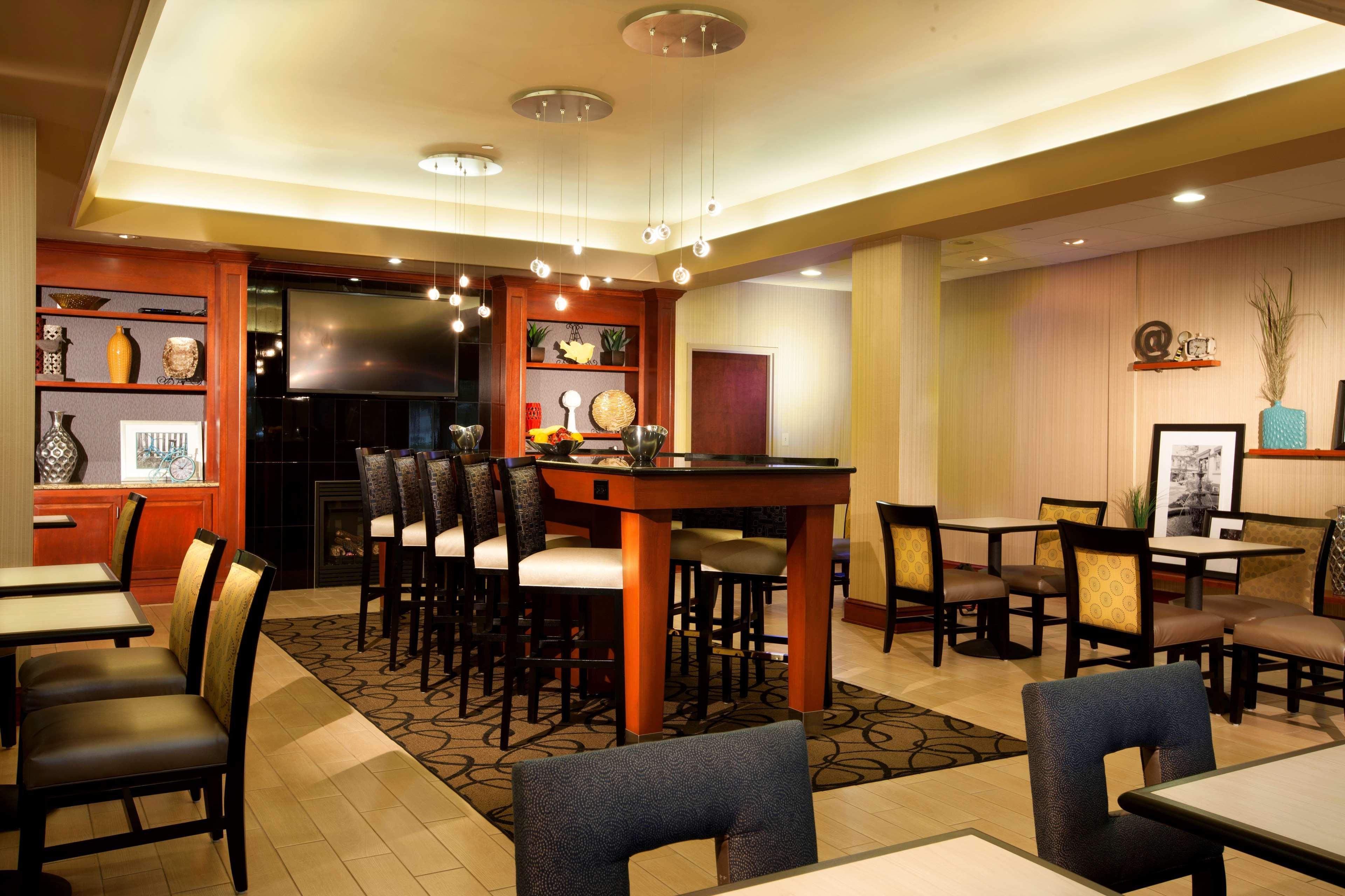 Hampton Inn Woodbridge Exterior photo