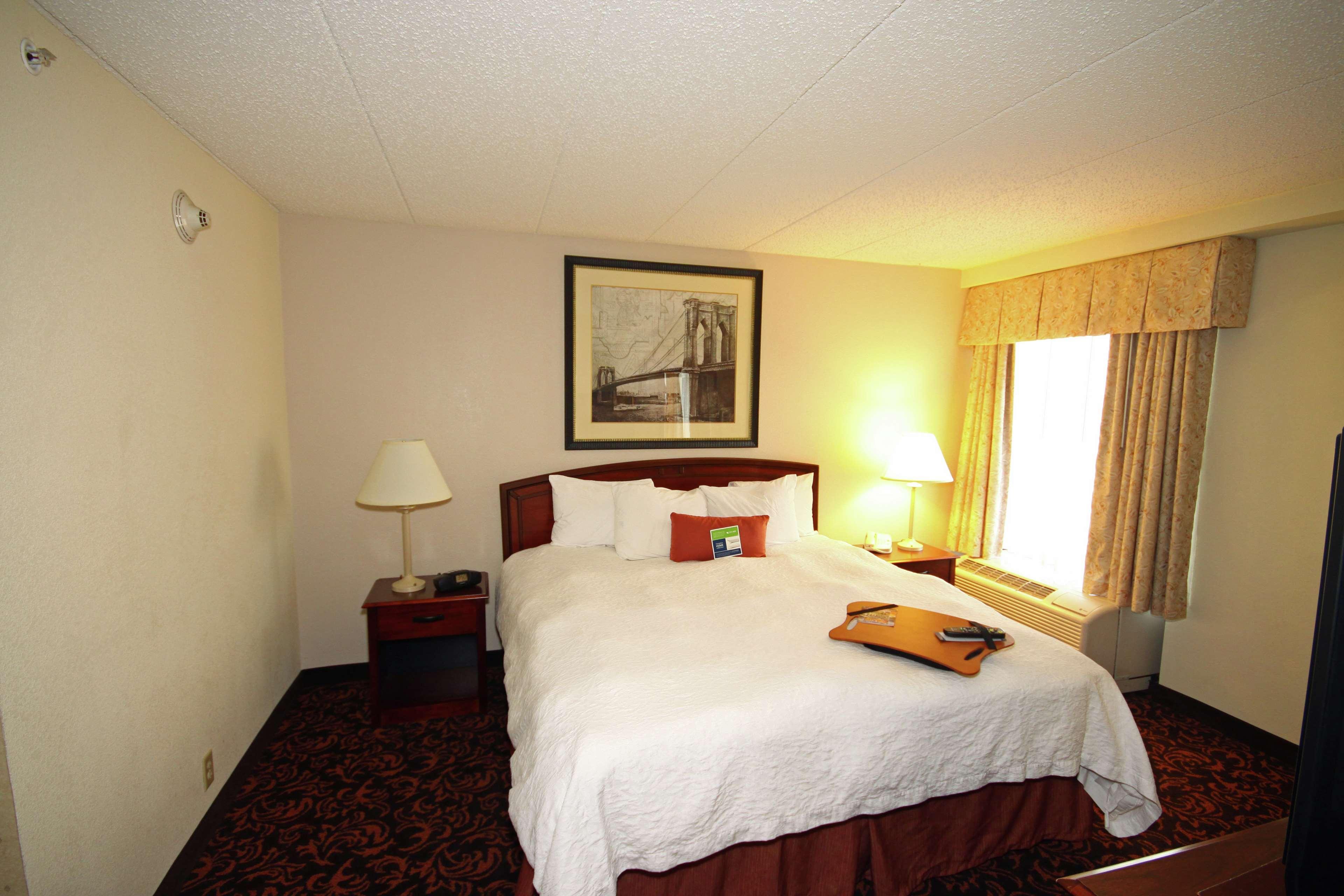 Hampton Inn Woodbridge Exterior photo