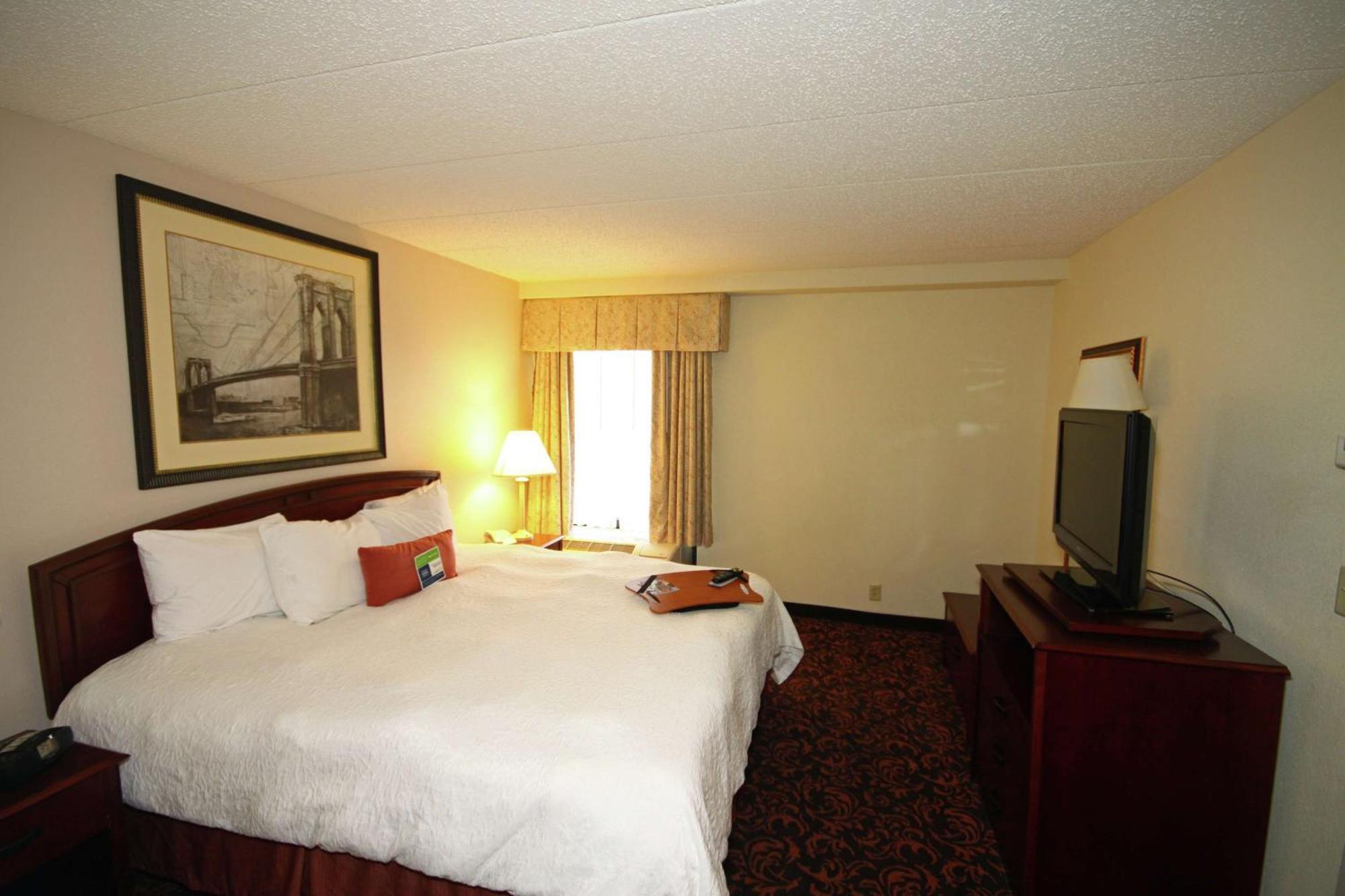 Hampton Inn Woodbridge Exterior photo