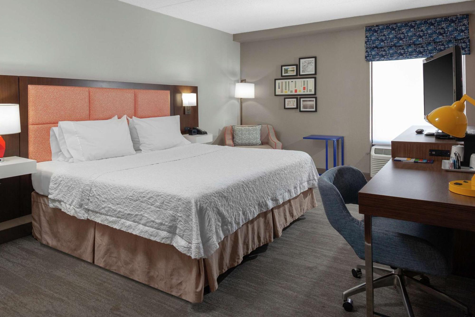 Hampton Inn Woodbridge Exterior photo