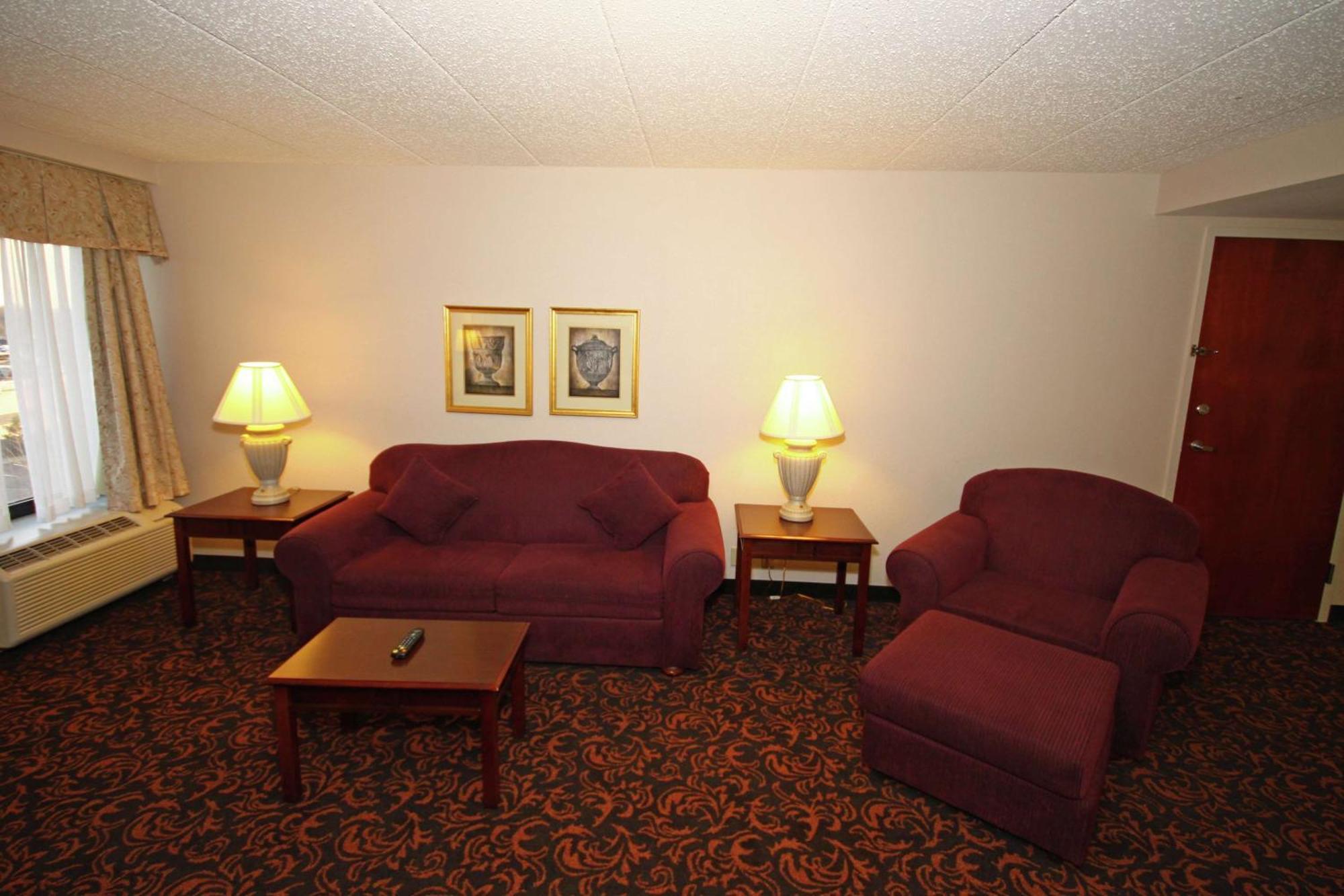 Hampton Inn Woodbridge Exterior photo