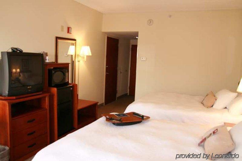 Hampton Inn Woodbridge Room photo